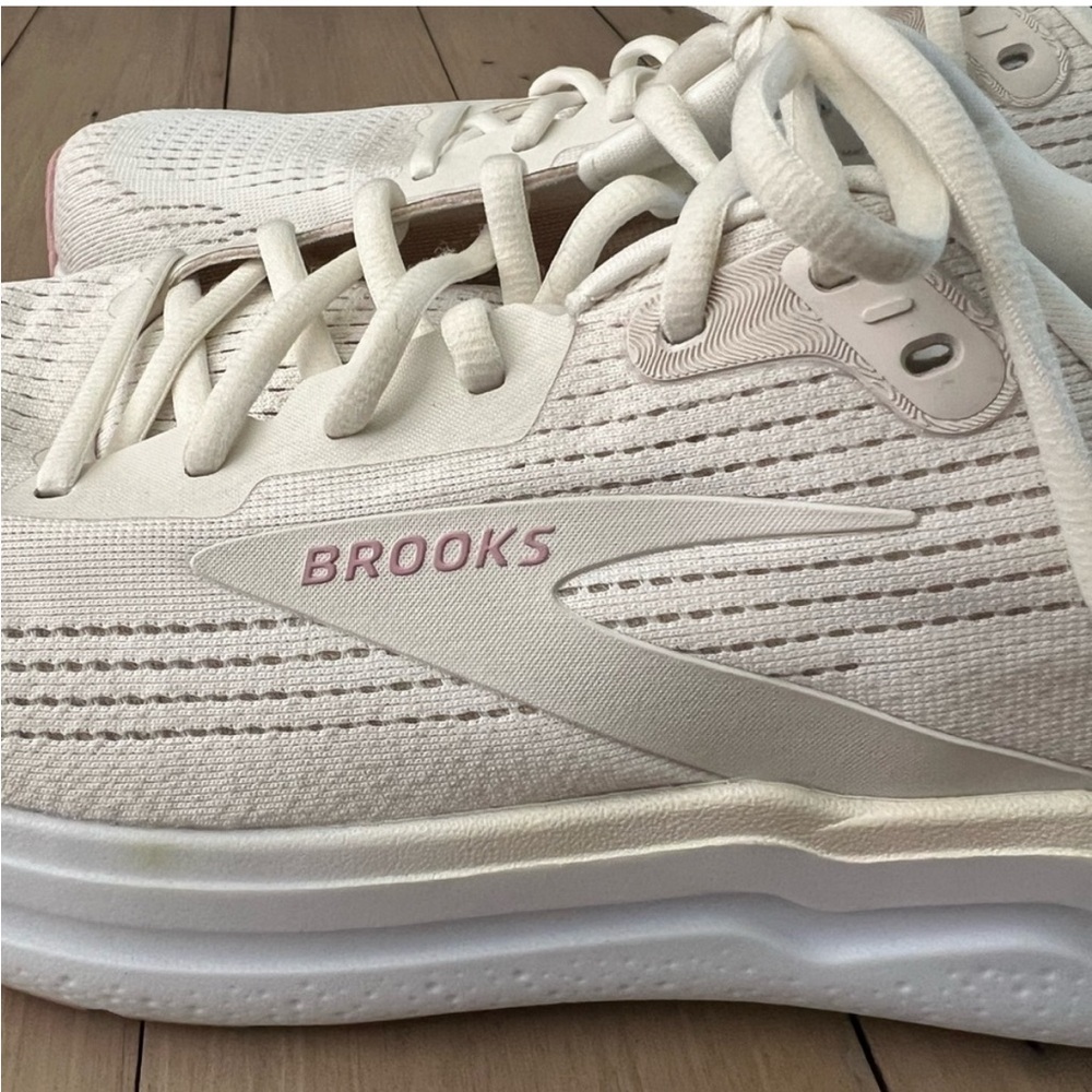 Brooks Women's Ghost Max Cream Running Shoes 8.5 - Picture 3 of 5